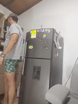 latinmartin73 online show from December 15, 2:27 am