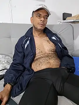 latinmartin73 online show from June 9, 3:29 am
