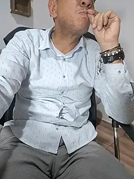 latinmartin73 online show from June 10, 12:55 am