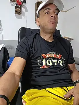 latinmartin73 online show from June 11, 12:54 am