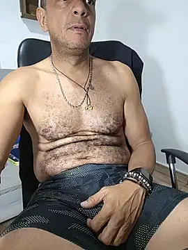 latinmartin73 online show from June 12, 1:15 am