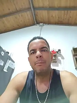 latinmartin73 online show from June 14, 4:47 am