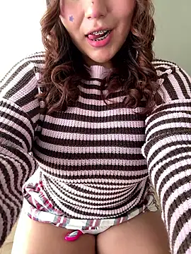 Snapshot of kittyfresita chatting on April 7, 3:45 pm kittyfresita online show from April 7, 3:45 pm