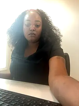 itsprettyfee online show from September 18, 6:43 pm