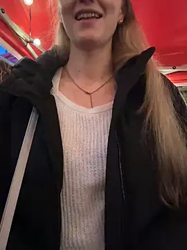 Snapshot of godspot_ chatting on December 3, 3:32 pm godspot online show from December 3, 3:32 pm