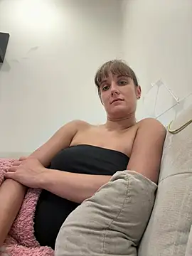 jennifer11772 online show from June 6, 7:29 pm