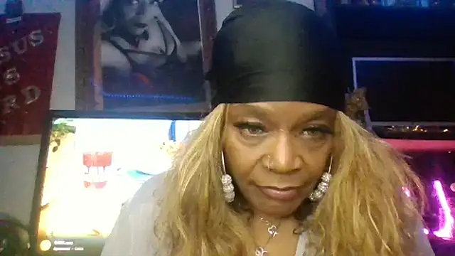 MadamBlingbox online show from February 11, 8:37 am