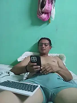 Andresguz35 online show from December 5, 6:00 am