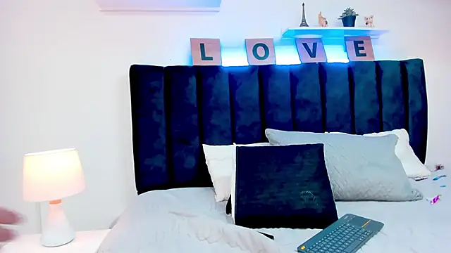 Mia brunette26 online show from December 17, 8:34 am