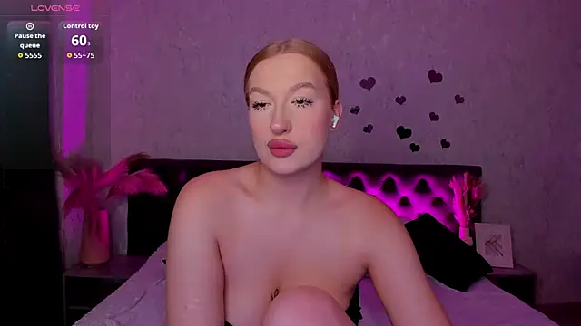 Emma  Leee online show from October 9, 12:08 am