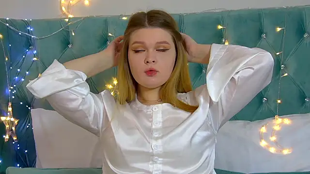 CrystalLyons online show from December 14, 6:13 am
