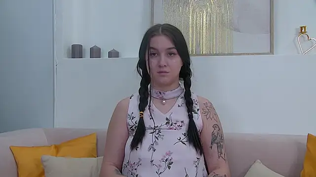 Snapshot of ChristinaMilton chatting on January 8, 4:44 pm ChristinaMilton online show from January 8, 4:44 pm