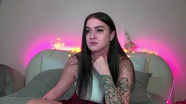 Snapshot of ChristinaMilton chatting on January 10, 4:30 pm ChristinaMilton online show from January 10, 4:30 pm