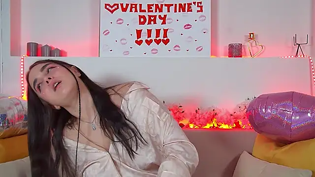 Snapshot of ChristinaMilton chatting on February 15, 4:14 am ChristinaMilton online show from February 15, 4:14 am