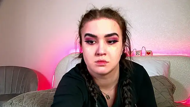Snapshot of ChristinaMilton chatting on February 18, 4:04 am ChristinaMilton online show from February 18, 4:04 am