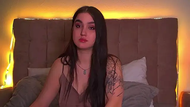 Snapshot of ChristinaMilton chatting on March 23, 1:09 am ChristinaMilton online show from March 23, 1:09 am