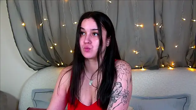 Snapshot of ChristinaMilton chatting on October 24, 6:48 pm ChristinaMilton online show from October 24, 6:48 pm