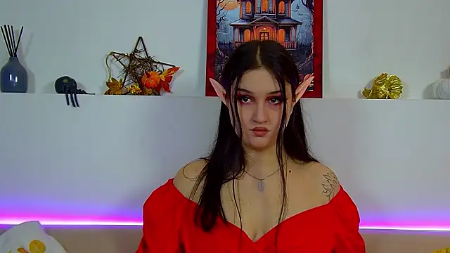 Snapshot of ChristinaMilton chatting on October 31, 6:31 pm ChristinaMilton online show from October 31, 6:31 pm