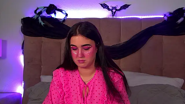 Snapshot of ChristinaMilton chatting on November 1, 6:10 pm ChristinaMilton online show from November 1, 6:10 pm