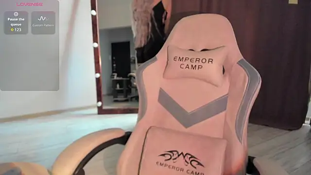 Snapshot of Lana_Younes chatting on November 24, 10:48 am Lana Younes online show from November 24, 10:48 am