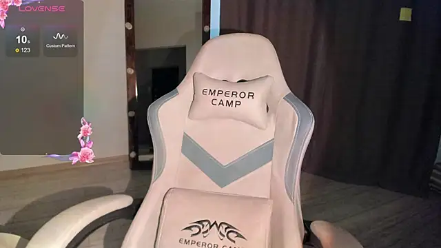 Snapshot of Lana_Younes chatting on November 26, 11:00 am Lana Younes online show from November 26, 11:00 am