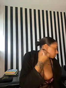 bigbootyjayda online show from December 18, 1:23 pm