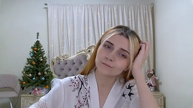 Snapshot of KellyStone chatting on December 16, 8:58 pm KellyStone online show from December 16, 8:58 pm