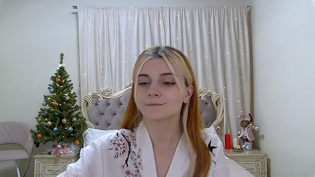 Snapshot of KellyStone chatting on December 17, 3:17 am KellyStone online show from December 17, 3:17 am