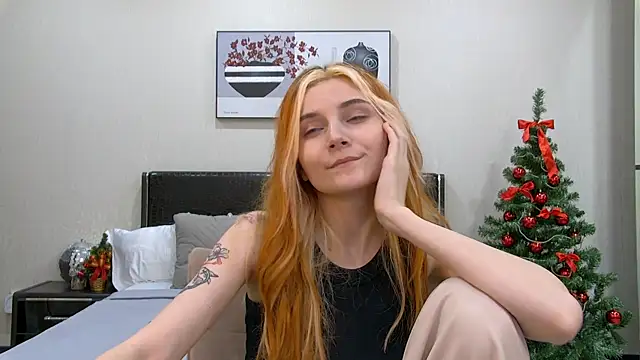 Snapshot of KellyStone chatting on December 22, 1:44 pm KellyStone online show from December 22, 1:44 pm