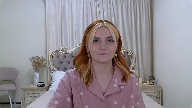 Snapshot of KellyStone chatting on February 5, 12:10 am KellyStone online show from February 5, 12:10 am
