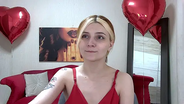 Snapshot of KellyStone chatting on February 19, 11:46 pm KellyStone online show from February 19, 11:46 pm