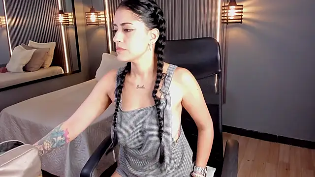 Snapshot of aura-baker chatting on February 5, 12:06 pm aura-baker online show from February 5, 12:06 pm