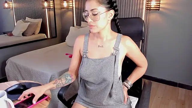 Snapshot of aura-baker chatting on February 5, 3:42 pm aura-baker online show from February 5, 3:42 pm