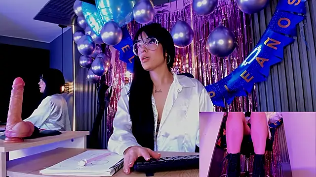 Snapshot of aura-baker chatting on March 8, 12:30 pm aura-baker online show from March 8, 12:30 pm