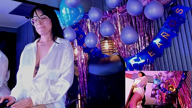 Snapshot of aura-baker chatting on March 8, 7:09 pm aura-baker online show from March 8, 7:09 pm