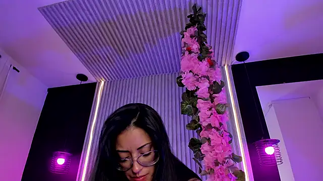 Snapshot of aura-baker chatting on March 22, 4:26 pm aura-baker online show from March 22, 4:26 pm