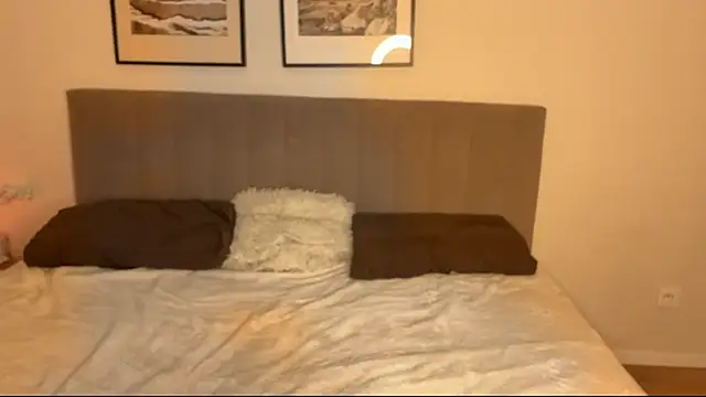 Snapshot of aryamirelle chatting on November 19, 12:10 am aryamirelle online show from November 19, 12:10 am