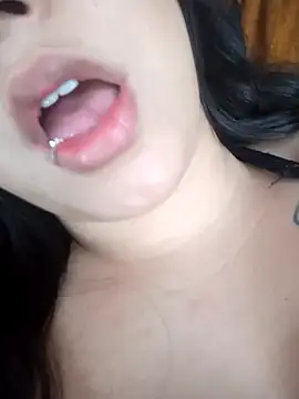 JESSYCORTES online show from December 19, 5:18 pm