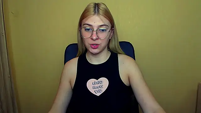 Snapshot of Luna_Lush_ chatting on January 13, 8:15 am Luna Lush online show from January 13, 8:15 am
