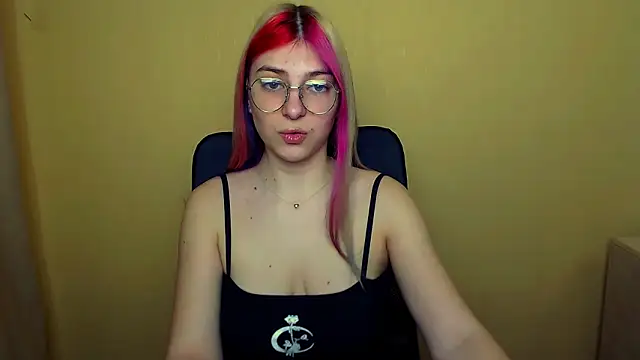 Snapshot of Luna_Lush_ chatting on March 5, 8:32 am Luna Lush online show from March 5, 8:32 am