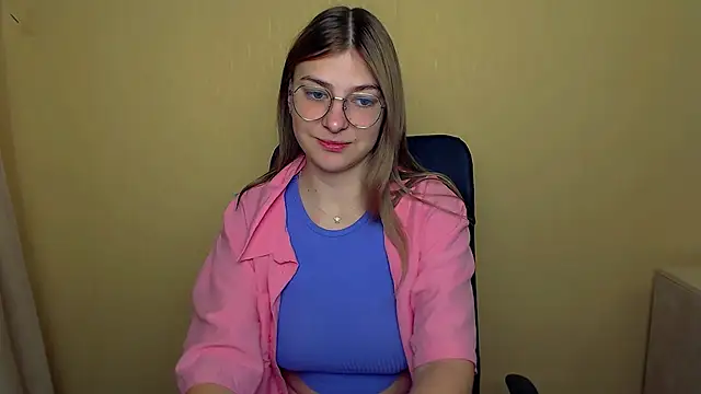 Luna Lush  online show from October 7, 9:50 am