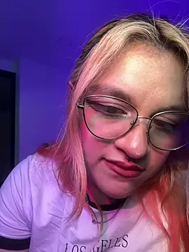 SophiaWeestt99 online show from June 22, 3:25 am