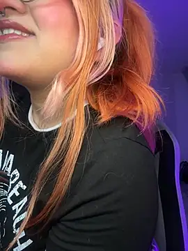 SophiaWeestt99 online show from July 2, 2:22 am