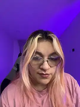 SophiaWeestt99 online show from July 17, 2:29 am
