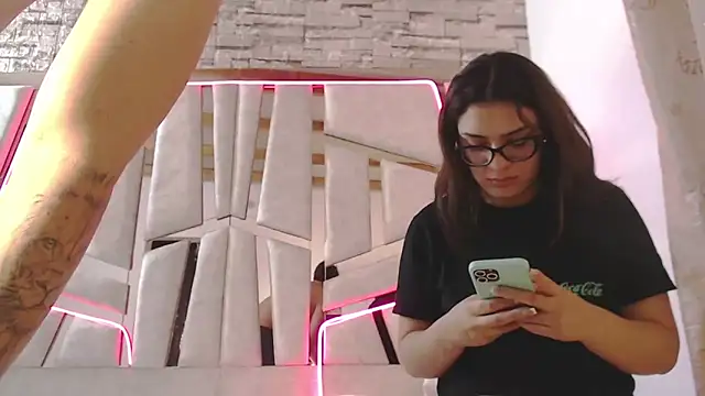 mia and austin online show from February 13, 11:06 am