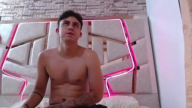 mia and austin online show from February 21, 12:16 am