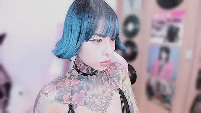 NikkiRamone online show from February 9, 10:30 am