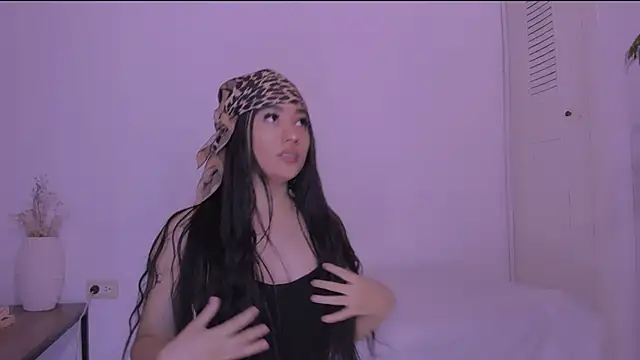 Snapshot of Miiafoxxx chatting on September 28, 2:28 am Miiafoxxx online show from September 28, 2:28 am