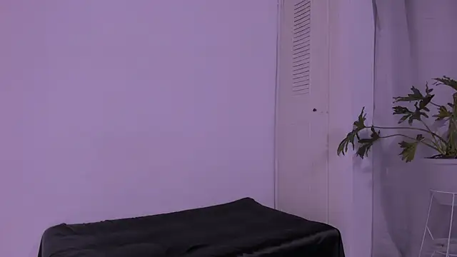 Snapshot of Miiafoxxx chatting on October 25, 2:19 am Miiafoxxx online show from October 25, 2:19 am