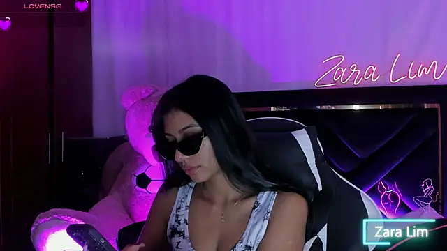 ZaraLim online show from September 25, 2:43 pm